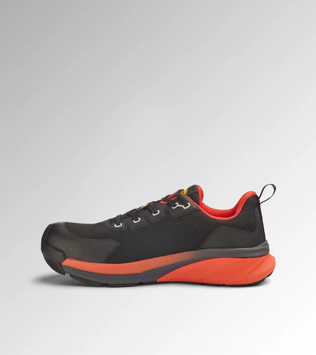 VORTEX DA2 LOW S3S BLACK/RED de Diadora Utility, Noir, Rouge, 39 – image du produit