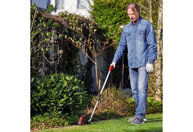 Accu Gras-/Heggenschaar GC-CG 3,6/70 Li - 3,6 V/Li-ion - 2.0 Ah accu - Knipbreedte grasschaar: 7 cm - Snoeibreedte heggenschaar: 11 cm - Telescopische geleidesteel - Incl. lader de Einhell – image du produit 2 sur 5