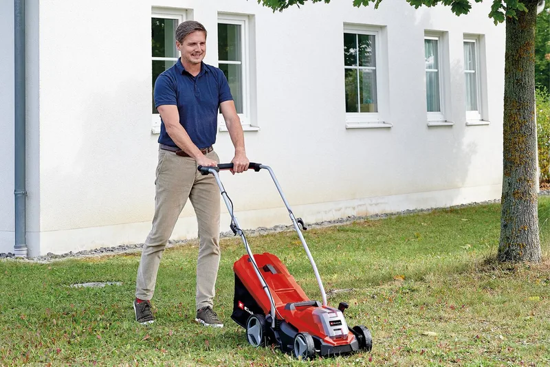 Accu Grasmaaier GE-CM 18/33 Li Kit - Power X-Change - 18 V/Li-Ion - Maaibreedte: 33 cm - Aanbevolen gazonoppervlakte: tot 200 m² - 30 L opvangzak - Maaihoogte: 25-65 mm - Incl. 4.0 Ah Accu en lader van Einhell – productafbeelding 4 van 5