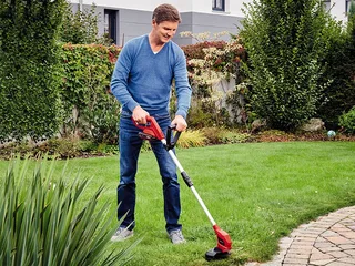 Accu Grastrimmer GC-CT 18/24 Li Kit - Power X-Change - 18 V/Li-ion - Maaidiameter: 24 cm - Bloembeschermer - Traploos uitschuifbare geleidesteel - Incl. 20 kunststof messen - Incl. 2.0 Ah accu + lader de Einhell – image du produit 2 sur 5