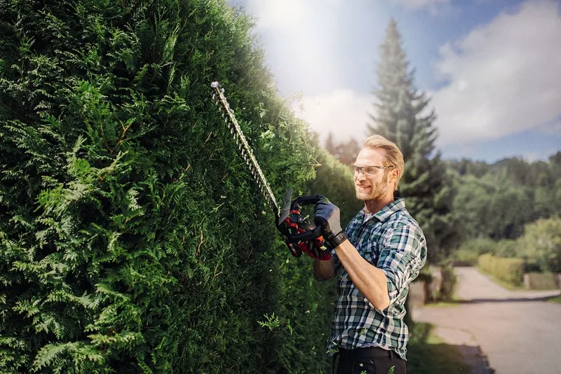 Accu Heggenschaar GC-CH 1846 Li Kit - Power X-Change - 18 V/Li-ion - Snoeilengte: 46 cm - Tandafstand: 15 mm - Ergonomische handgreep - Incl. 2,0 Ah accu en lader de Einhell – image du produit 2 sur 5