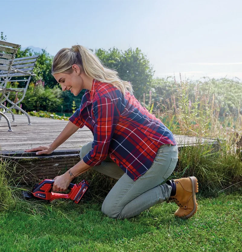 Akku-Grasschere GE- CG 18/100 Li - 3 in 1-Solo, ohne Akku und Ladegerät de Einhell, Rouge, Noir – image du produit 4 sur 5