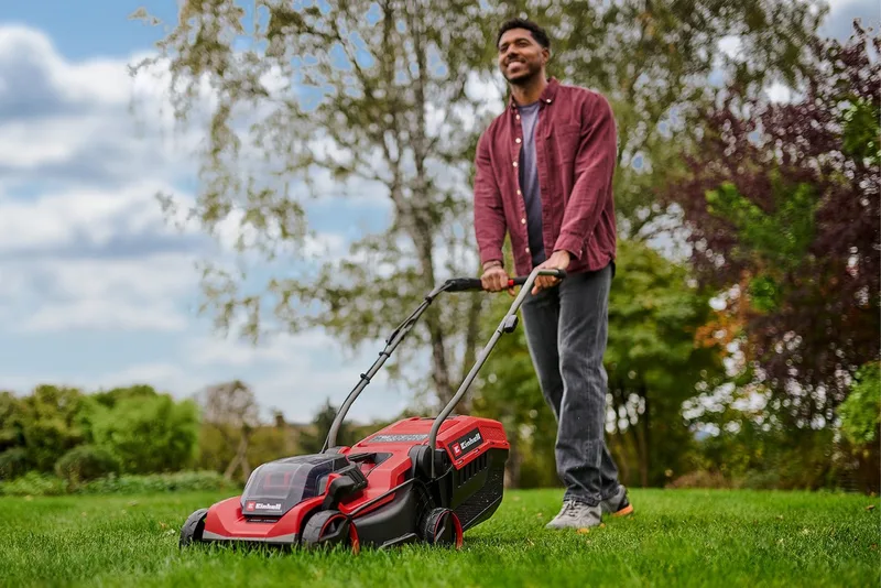 Akkurasenmäher GE-CM 18/32 C Li BL-Solo, 32 cm Schnittbreite, ohne Akku und Ladegerät von Einhell, Rot, Schwarz – Produktbild 3 von 3