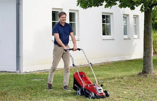 Akkurasenmäher GE-CM 18/33 Li-Solo, 33 cm Schnittbreite, ohne Akku und Ladegerät von Einhell, Rot – Produktbild 4 von 4