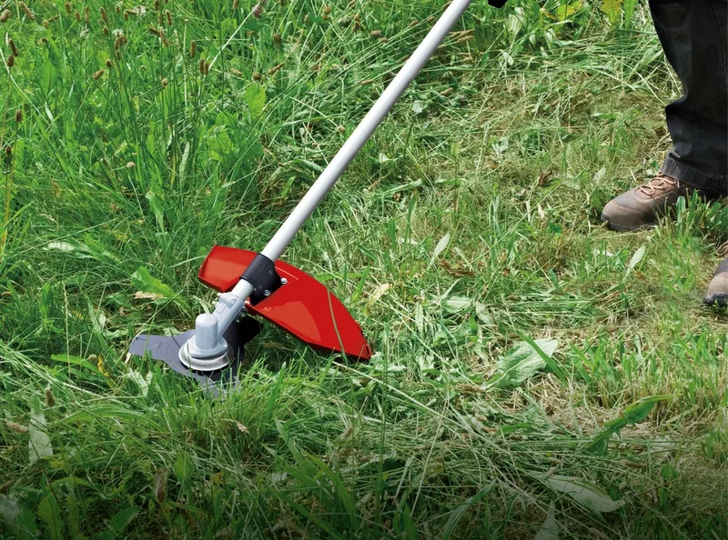 Benzine Bosmaaier GC-BC 36-4 S - 37.7 cm³ - 1 kW - 4-takt - 2-in-1: Draad en 3-tands mes de Einhell – image du produit 5 sur 5