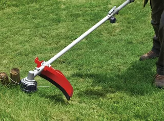 Benzine Bosmaaier GC-BC 52 I AS - 51.7 cm³ - 1.5 kW - 2-takt - 2-in-1: Draad en 3-tands mes - Digitale ontsteking van Einhell – productafbeelding 2 van 3