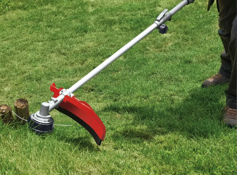 Benzine Bosmaaier GC-BC 52 I AS - 51.7 cm³ - 1.5 kW - 2-takt - 2-in-1: Draad en 3-tands mes - Digitale ontsteking van Einhell – productafbeelding 2 van 3