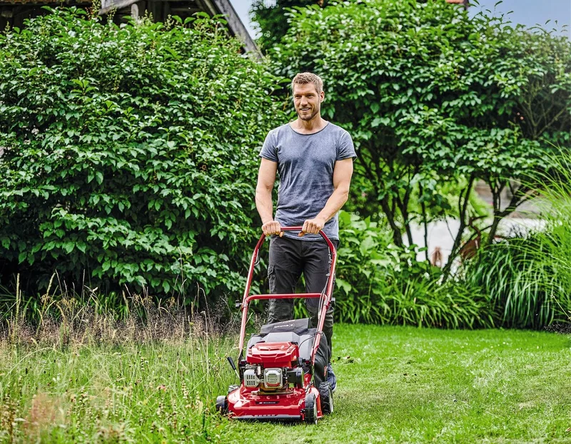 Benzine Grasmaaier GC-PM 46/5 S - 132 cm³ - 2 kW - 4-takt - Maaibreedte: 46 cm - Aanbevolen gazonoppervlakte: tot 1400 m² - 65 L opvangbak - Maaihoogte: 25-80 mm de Einhell – image du produit 2 sur 5