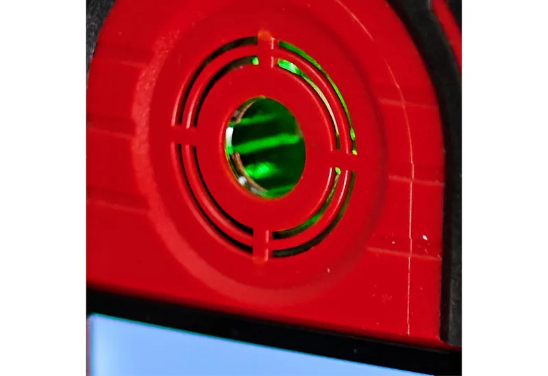 Digitale Leidingzoeker TE-MD 80 - Detectiediepte hout: 24 mm - metaal: 24 mm - ijzer: 80 mm - koper: 38 mm - geleiders: 60 mm van Einhell, Rood – productafbeelding 4 van 5