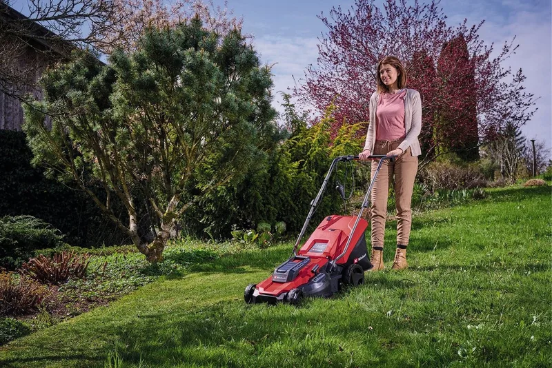 Elektrische Grasmaaier GC-EM 1800/43 - 1800 W - Maaibreedte: 43 cm - 50 L opvangbak - Aanbevolen gazonoppervlakte: tot 800 m² - Maaihoogte: 20-65 mm de Einhell – image du produit 2 sur 5