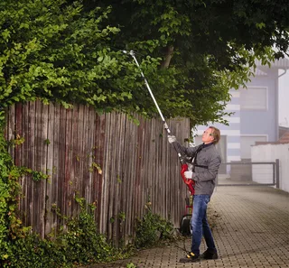 Elektrische Telescopische Heggenschaar GC-HH 9046 - 900 W - Snoeilengte 41,2 cm - Tandafstand 20 mm - Bereik 1,97 m - Verlengbaar tot 2,60 m - Kantelbaar snoeiopzetstuk de Einhell – image du produit 2 sur 5