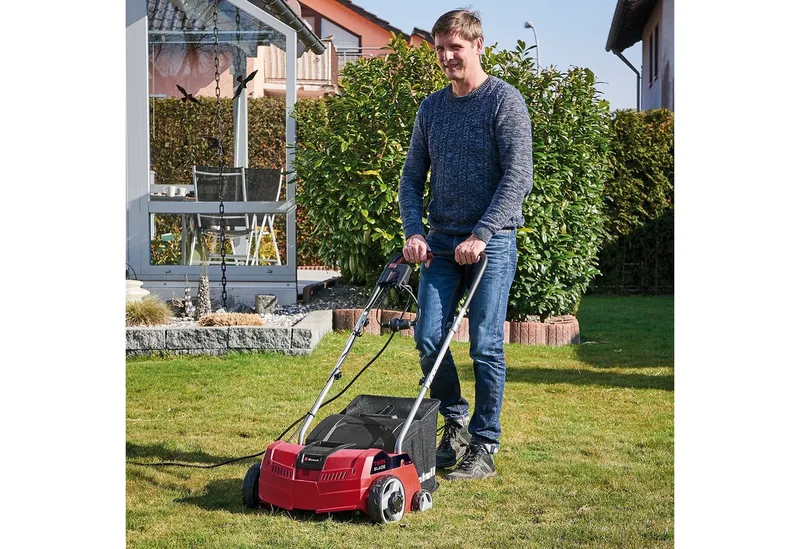 Elektrische Verticuteerder/Beluchter GC-SA 1231/1 - 1200 W - Voor gazons tot 300 m² - Tot 9 mm werkdiepte - 16 messen - 45 beluchtingsklauwen - 28 L opvangbak van Einhell – productafbeelding 4 van 5