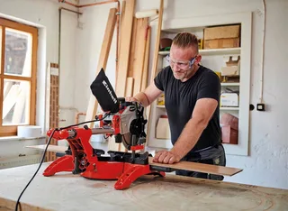TC-SM 2534/1 Dual Afkort-, kap- en verstekzaag 2100 W 250 mm van Einhell, Rood, Zwart – productafbeelding 2 van 5