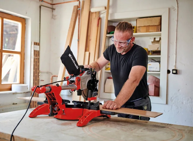 TC-SM 2534/1 Dual Afkort-, kap- en verstekzaag 2100 W 250 mm van Einhell, Rood, Zwart – productafbeelding 2 van 5
