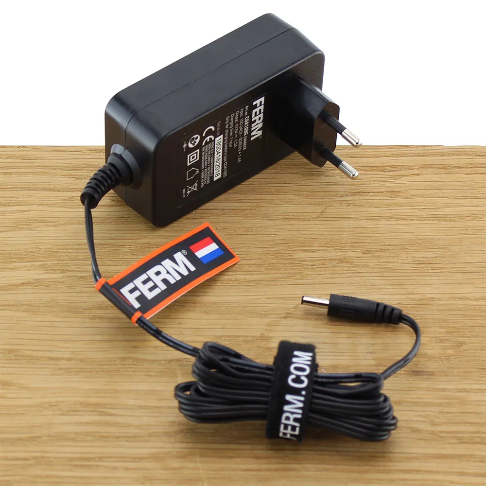 CDA1086 Fast Charger Adapter 10.8/12V van Ferm – productafbeelding