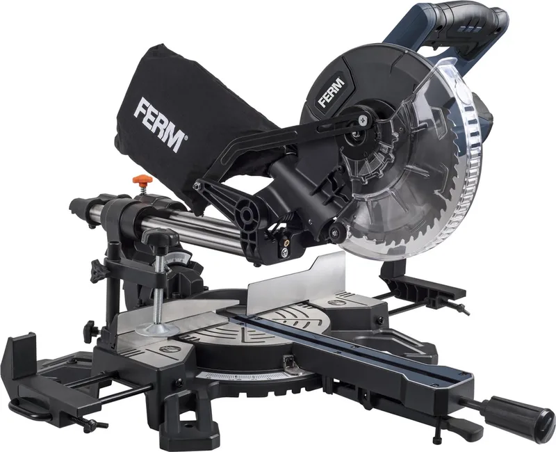 MSM1039 - Radiaal afkortzaag - Verstekzaag - 210mm - 1500W - 45° verstek - Trekfunctie - Kantelbaar - Lasergeleiding – Capaciteit - 70x305mm - Incl. - 48T TCT zaagblad - Tafelextensies - Klem - Stofzak - Stofzuigeraansluiting - Afkortzaag von Ferm – Produktbild