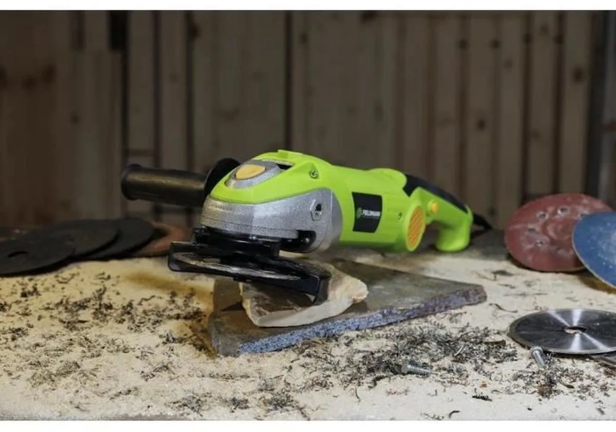 FDB 201401-E – Haakse slijper – 150 mm – 1400 W från Fieldmann – produktbild