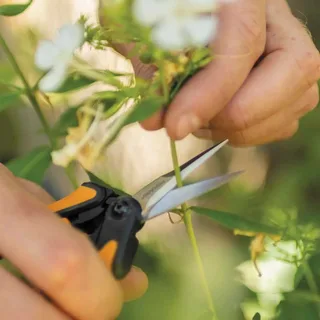 Fiskars 1051600 Solid™ SP130 Gartenschere 215 mm van Fiskars – productafbeelding 5 van 6