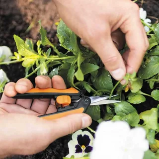 Fiskars 1051600 Solid™ SP130 Gartenschere 215 mm van Fiskars – productafbeelding 6 van 6