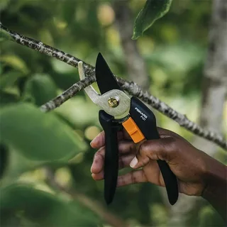 Fiskars 1057160 Solid snoeischaar bypass P121 - 20mm de Fiskars – image du produit 2 sur 2
