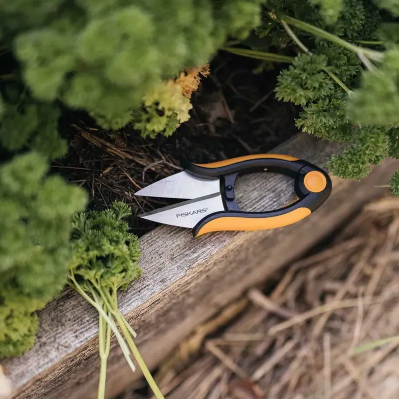 Fiskars 1063326 Solid™ SP220 Tuinschaar van Fiskars – productafbeelding 3 van 6