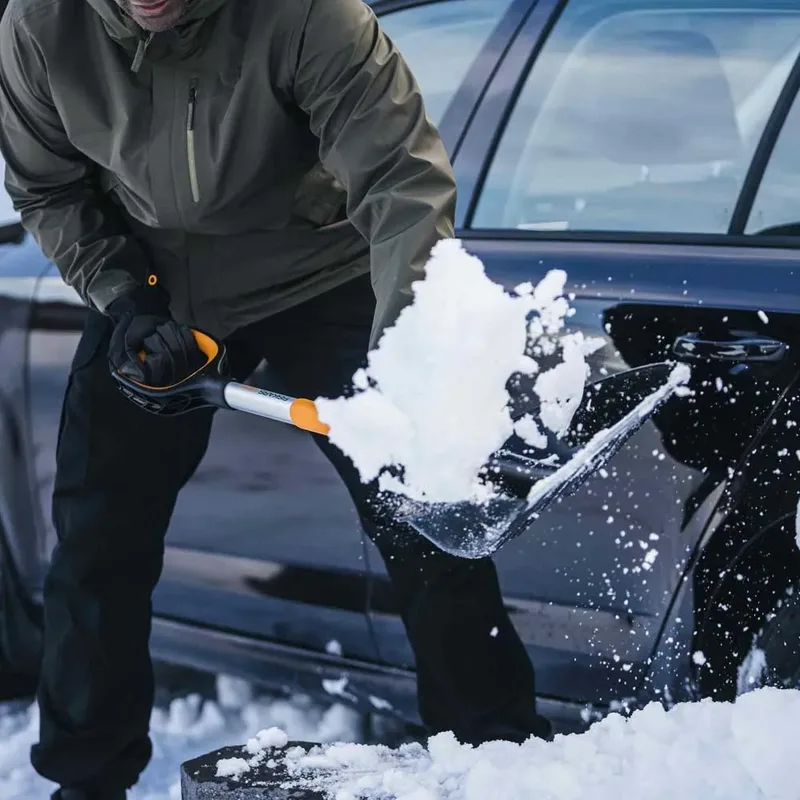 Pelle à Neige de Fiskars – image du produit 4 sur 6