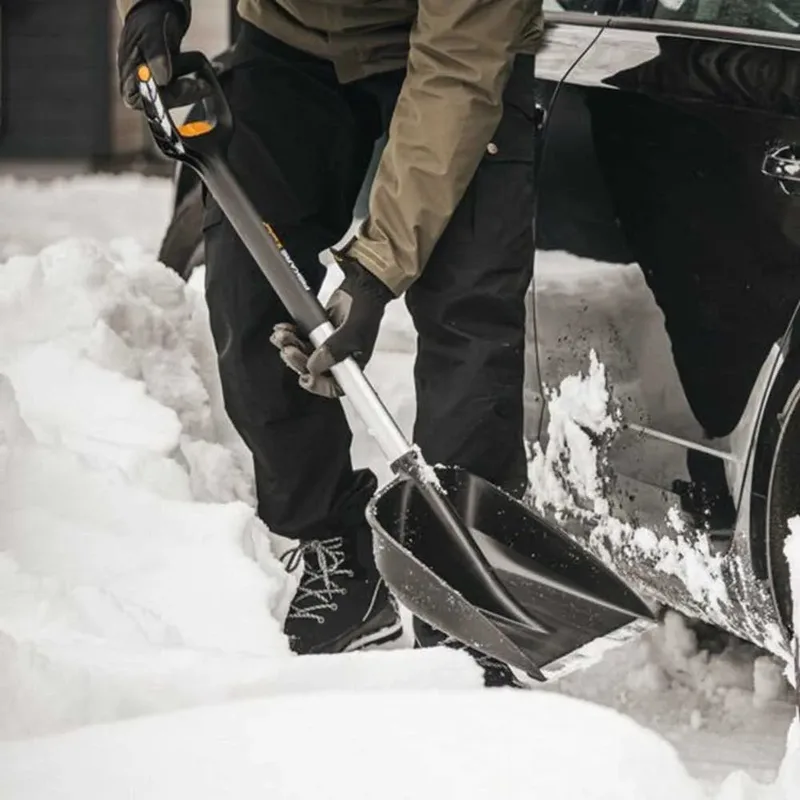 Pelle à Neige X-series Car Telescopic van Fiskars – productafbeelding 4 van 6