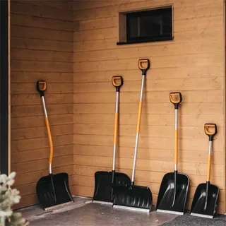 Pelle à Neige X-series Roller van Fiskars – productafbeelding 5 van 5