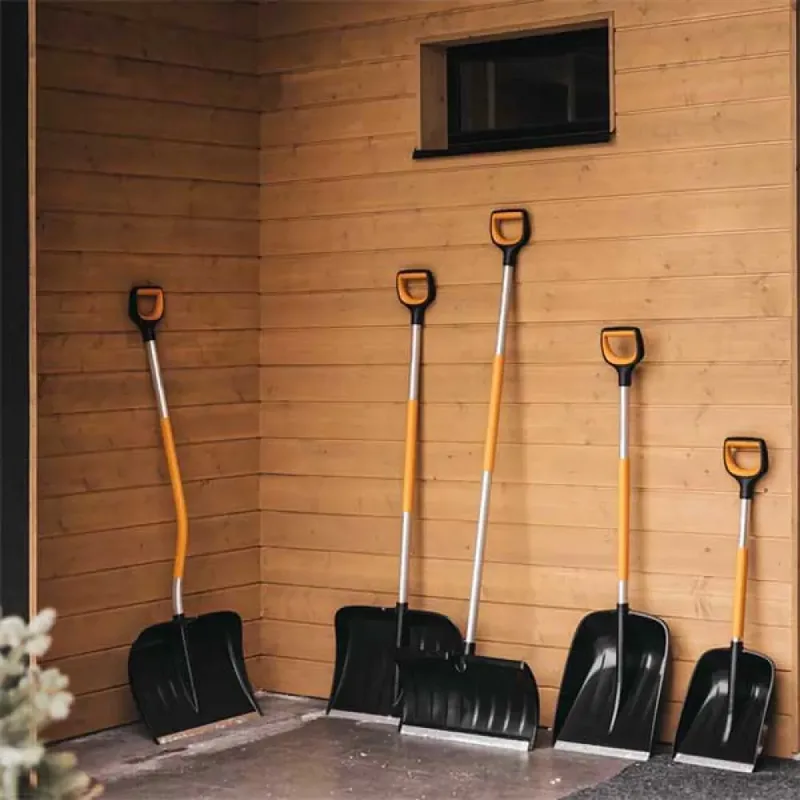Pelle à Neige X-series Roller van Fiskars – productafbeelding 5 van 5