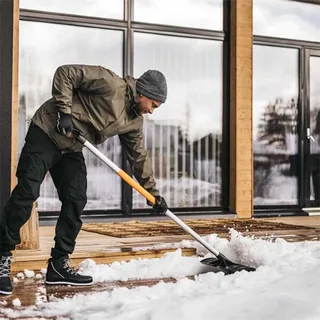 Pelle à Neige X-series Roller van Fiskars – productafbeelding 4 van 5