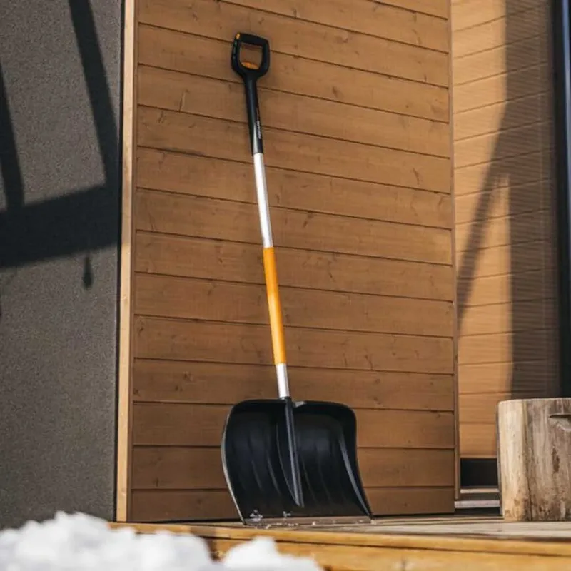 Pelle à Neige X-series Telescopic Pusher by Fiskars – product image 4 of 5