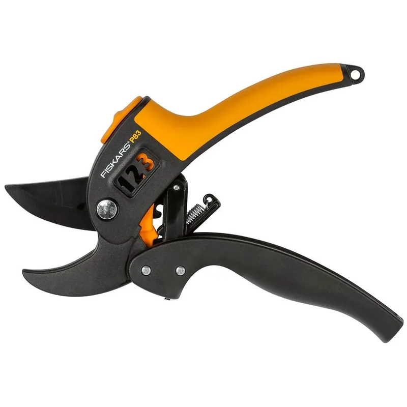 PowerStep P83 Snoeischaar von Fiskars – Produktbild