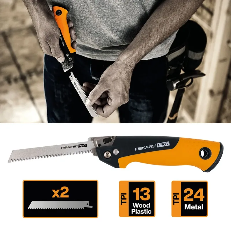 PRO Compacte Universeelzaag met 2 Zaagbladen van Fiskars – productafbeelding 4 van 5