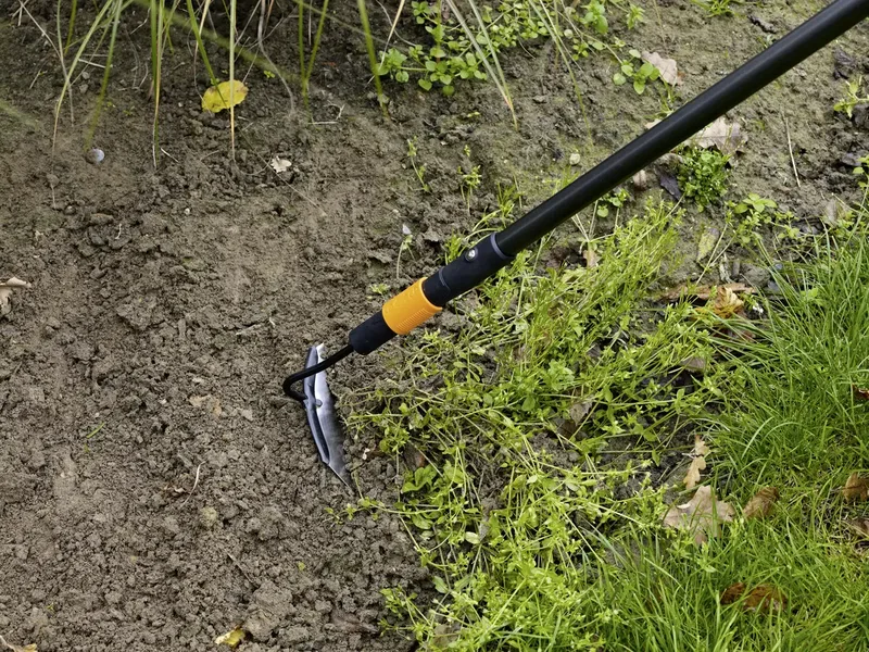 Quikfit Schoffel - Tuingereedschap - Onkruidverwijderaars - Tuinhak van Gehard Staal de Fiskars – image du produit 2 sur 3