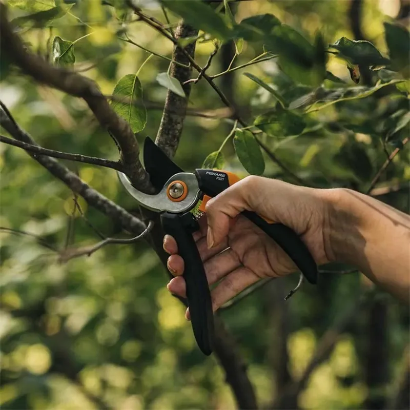 Snoeischaar - P321 Bypass Takkenschaar - Maat M - Tuinschaar - Softgrip Handvat - Tuingereedschap de Fiskars – image du produit 3 sur 3