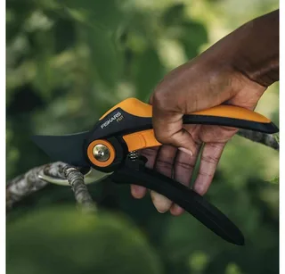 Trimmerschaar - Snoeischaar - Tuinschaar Bypass - P521 - 24mm de Fiskars – image du produit 4 sur 4