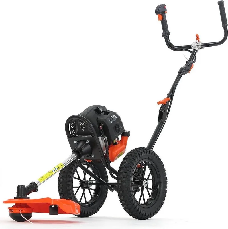 FSR152 Benzine Bosmaaier op Wielen 51,7cc 2-Takt 44cm Snijbreedte 1,35kW van FUXTEC – productafbeelding