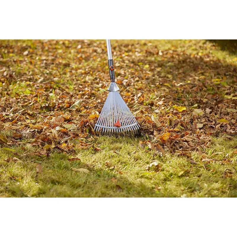 Combisystem bladhark Hark - Werkbreedte verstelbaar 30/50 cm - Aanbevolen steellengte 130 cm van Gardena – productafbeelding 3 van 4