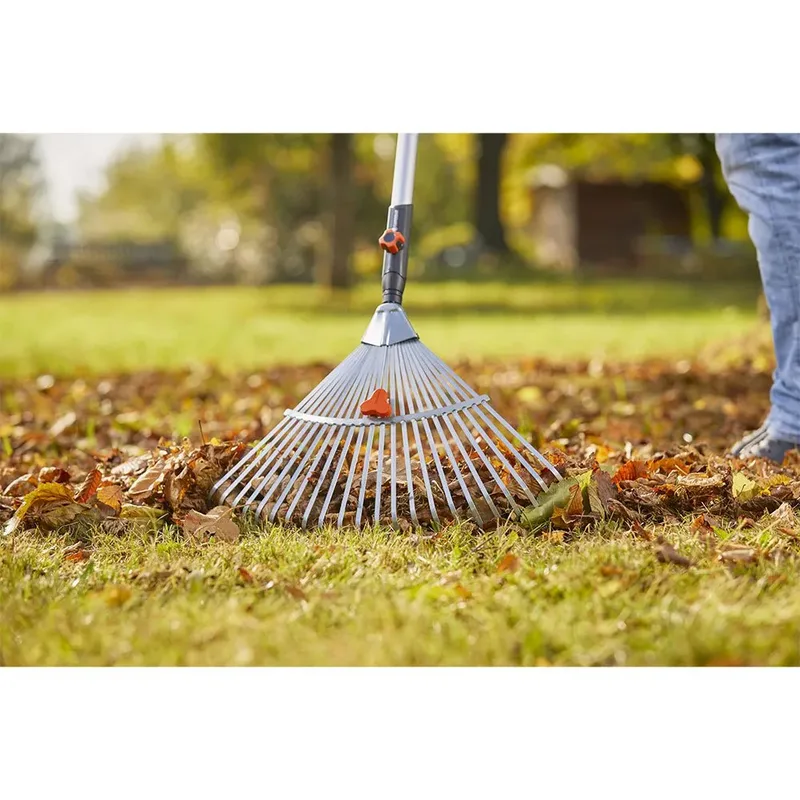 Combisystem bladhark Hark - Werkbreedte verstelbaar 30/50 cm - Aanbevolen steellengte 130 cm van Gardena – productafbeelding 2 van 4