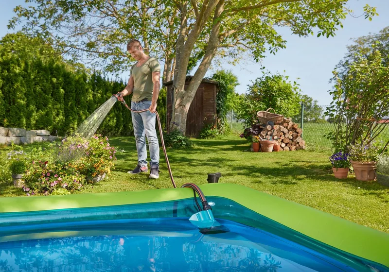 Klarwasserpumpe 2000/2 18V P4A Ready-To-Use Set, inkl. Akku und Ladegerät de Gardena, Bleu – image du produit 2 sur 5