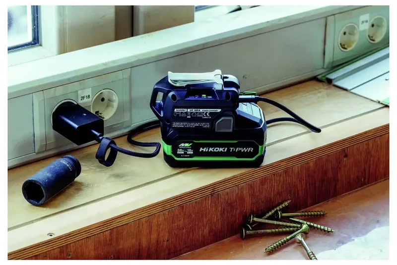 Ladegerät Power-Charger UC18DAW4Z für 18 V und MULTI VOLT Akkupacks de HiKOKI – image du produit 2 sur 2