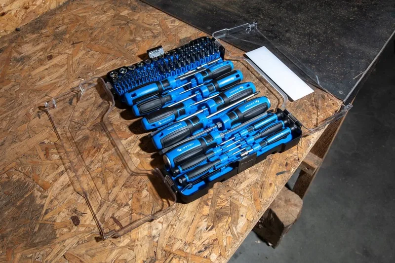 Högert 112-delige Schroevendraaierset met S2 Staal Bits en Magnetische Tips by Högert – product image