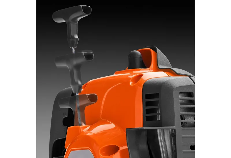 129R Benzine Bosmaaier - 27,6cc X-Torq® Motor, 43cm Snijbreedte, Stierhoorngreep incl. Grasmes & Draagriem van Husqvarna – productafbeelding 4 van 5