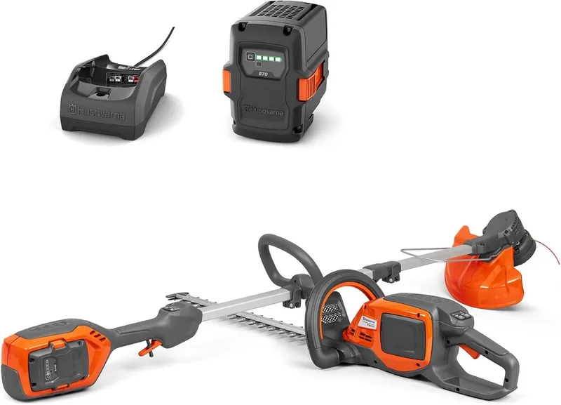 215iL grastrimmer en 215iHD45 heggenschaar inclusief 40-B70 accu en 40-C80 oplader. Praktische set met heggenschaar, grastrimmer, accu en oplader. van Husqvarna – productafbeelding 1 van 5