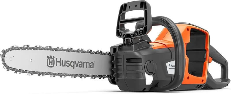 230i accu-kettingzaag – krachtig, weerbestendig, eenvoudig te starten en emissievrij voor brandhout- en snoeiwerkzaamheden rondom het huis (zonder accu en oplader). de Husqvarna – image du produit