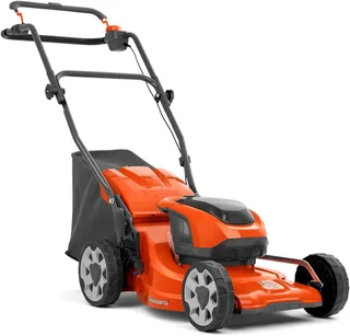 LC 137i accu-grasmaaier - Compact en licht, ideaal voor kleine tuinen - Ergonomische handgreep, eenvoudig inklapbaar, gemakkelijk te manoeuvreren van Husqvarna – productafbeelding 1 van 4