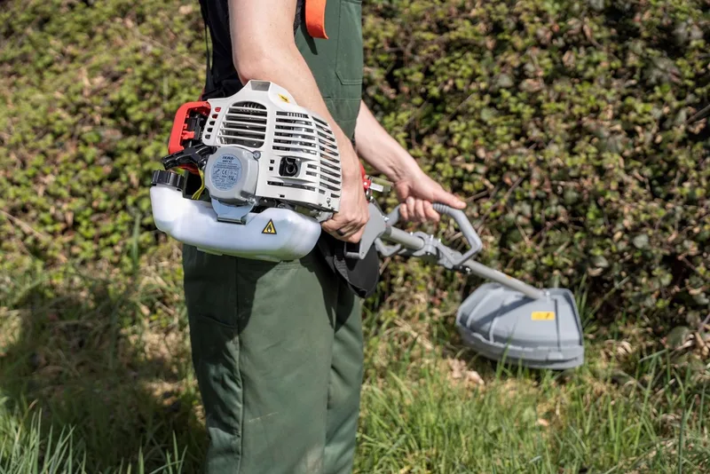 multitool IBKH 52-1 4-in-1: bosmaaier, grastrimmer, heggenschaar en hoogsnoeier de IKRA – image du produit 5 sur 5