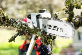 multitool IBKH 52-1 4-in-1: bosmaaier, grastrimmer, heggenschaar en hoogsnoeier de IKRA – image du produit 3 sur 5