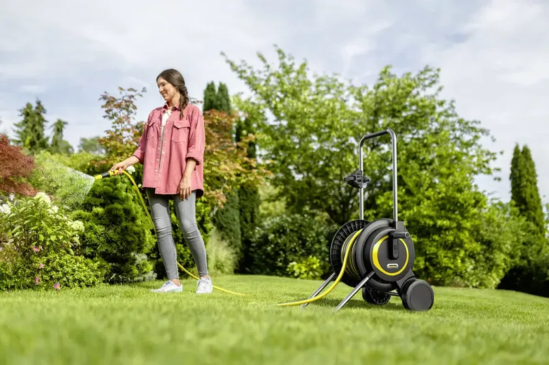HT 3 Slangenwagen - Slangcapaciteit (m) 60 (1/2") / 50 (5/8") / 35 (3/4") - Compact en in hoogte verstelbaar - Incl. sproeierhouder - excl. tuinslang by Kärcher, Black – product image 2 of 2