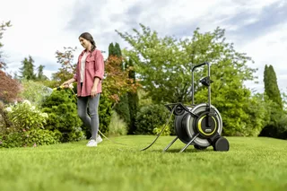 HT 5 M Slangenwagen - Metaal - Slangcapaciteit (m) 100 (1/2") / 80 (5/8") / 50 (3/4") - Compact en in hoogte verstelbaar - Incl. slanggeleiding - excl. tuinslang de Kärcher, Noir – image du produit 2 sur 2